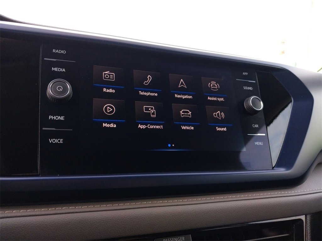 Used 2024 Volkswagen Taos SE w/ Black Wheel Package image 15