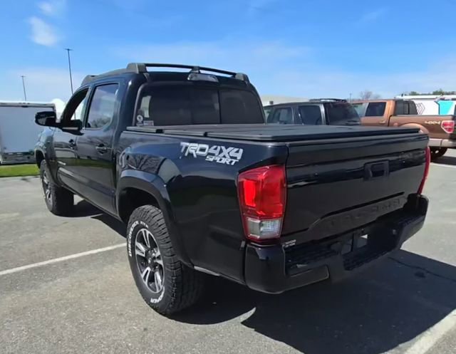 Used 2016 Toyota Tacoma TRD Sport image 6