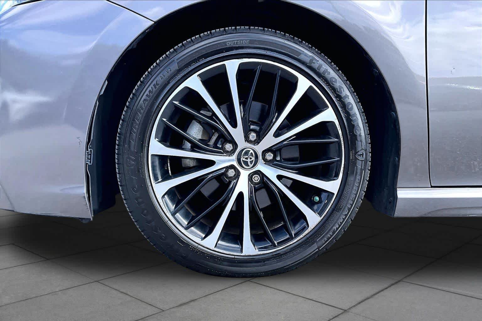 Used 2019 Toyota Camry SE FWD image 11