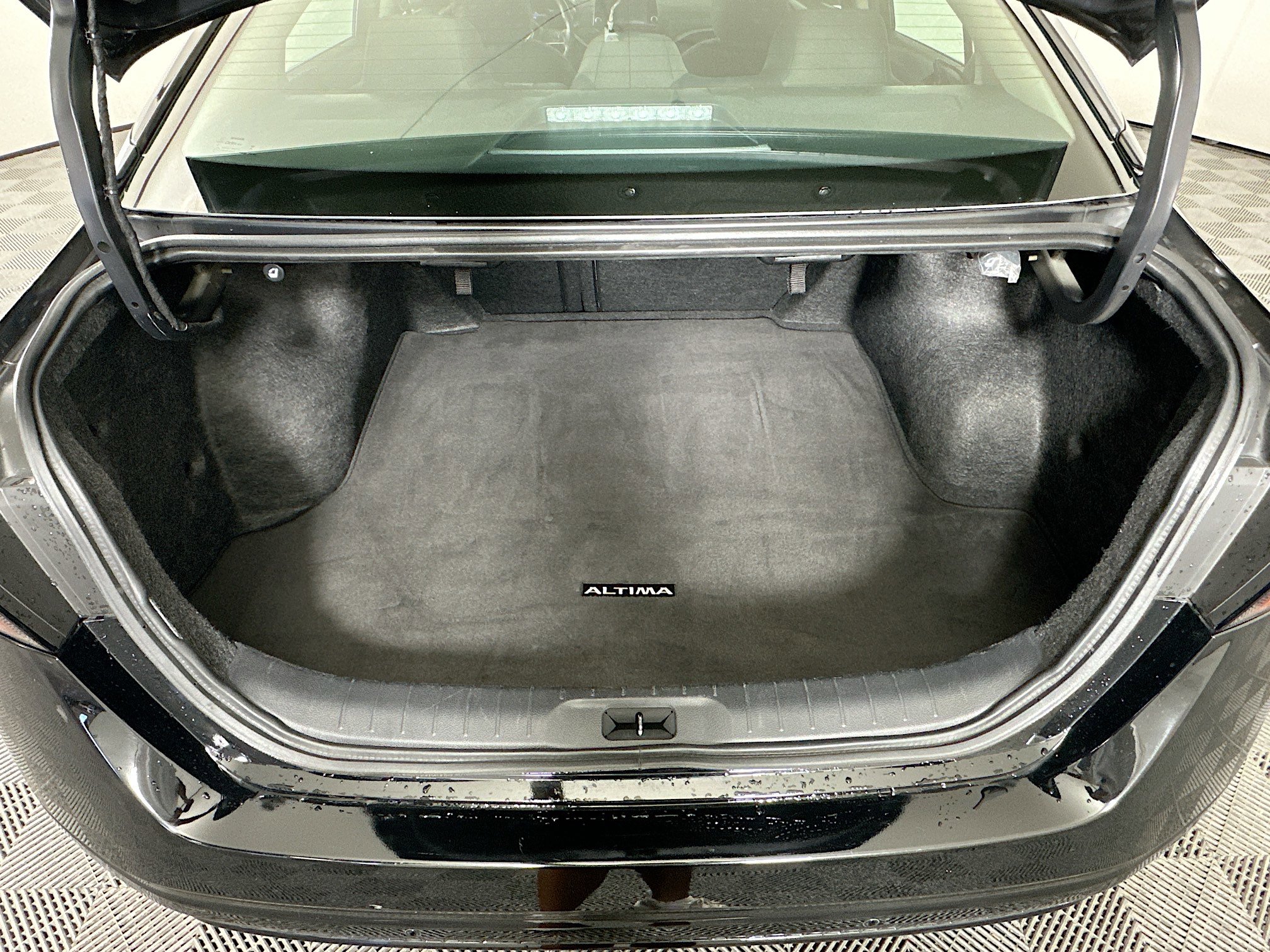 Used 2025 Nissan Altima 2.5 SV FWD image 27