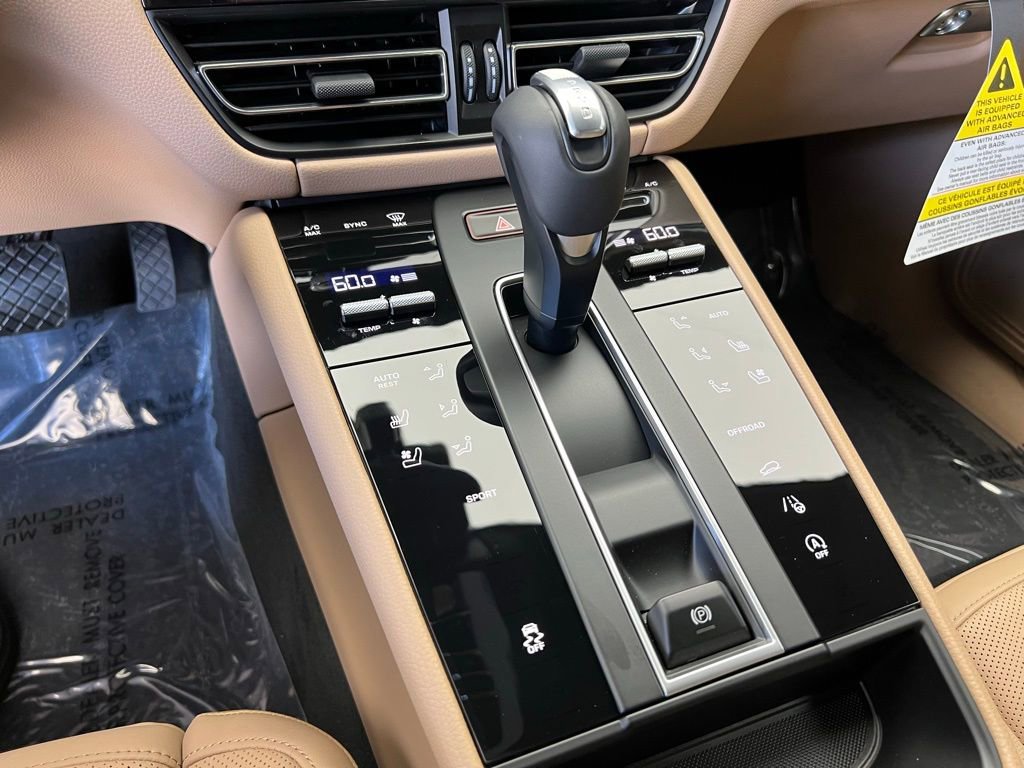 Used 2025 Porsche Macan image 11