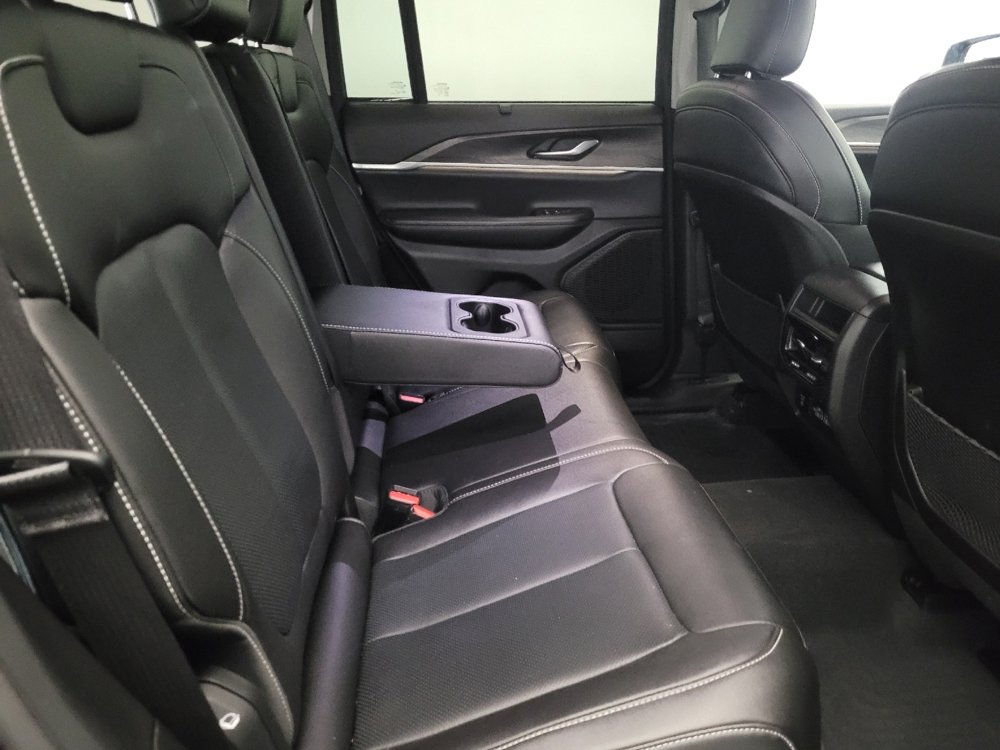 Used 2023 Jeep Grand Cherokee Limited w/ Luxury Tech Group II AWD/4WD image 19