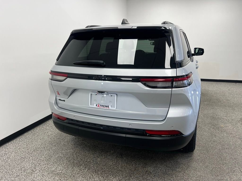 Used 2024 Jeep Grand Cherokee Altitude image 6