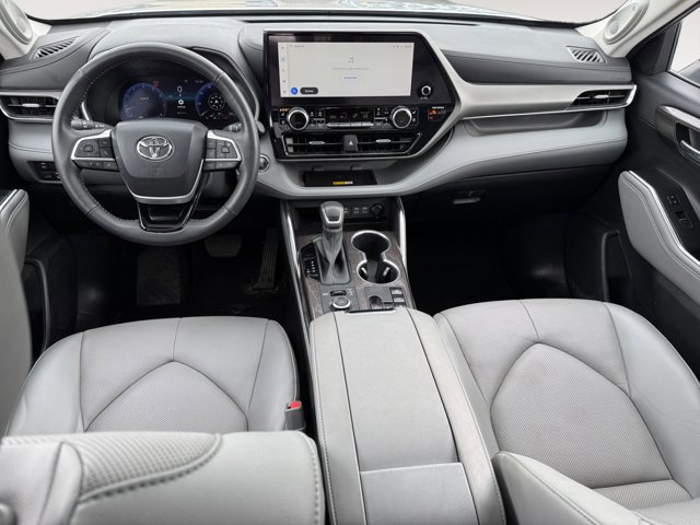 Used 2023 Toyota Highlander Limited AWD/4WD image 13