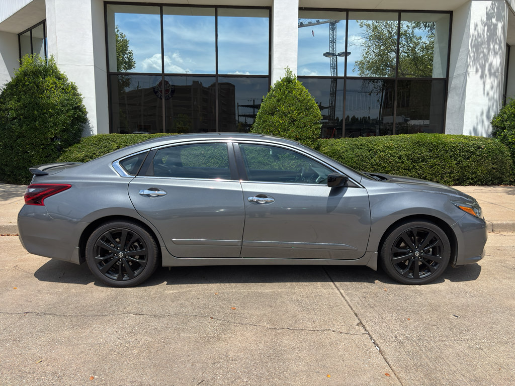 Used 2017 Nissan Altima 2.5 SR w/ Midnight Edition Package FWD image 9