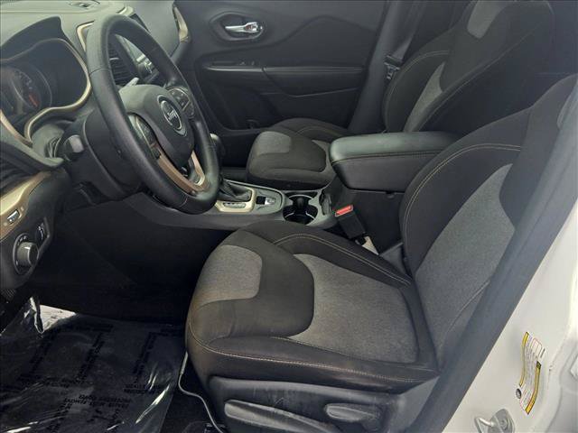 Used 2017 Jeep Cherokee Sport FWD image 14