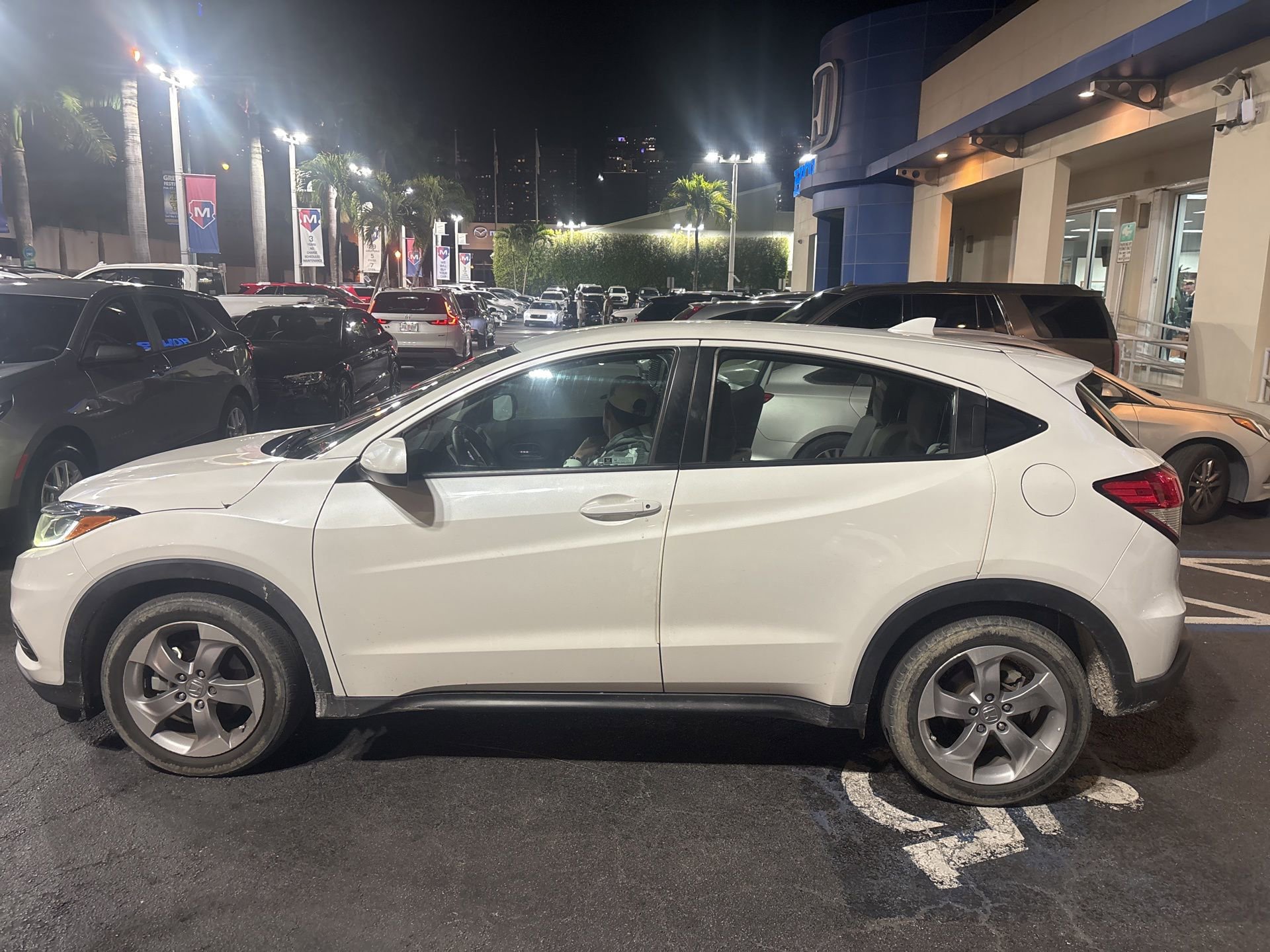 Used 2022 Honda HR-V LX image 1