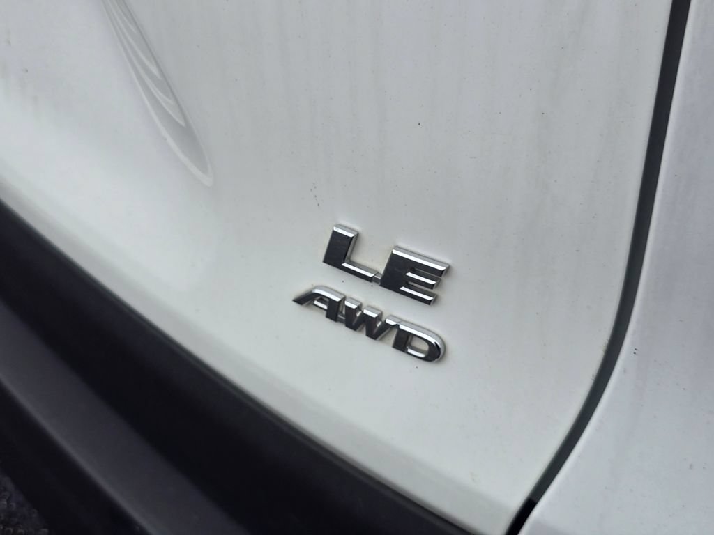 Used 2024 Toyota RAV4 LE AWD/4WD image 12
