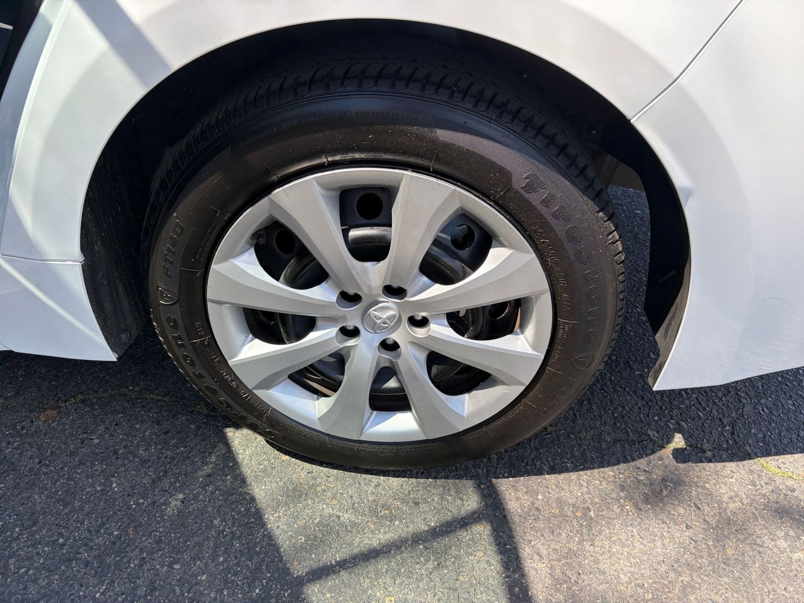 Used 2025 Toyota Corolla LE image 28