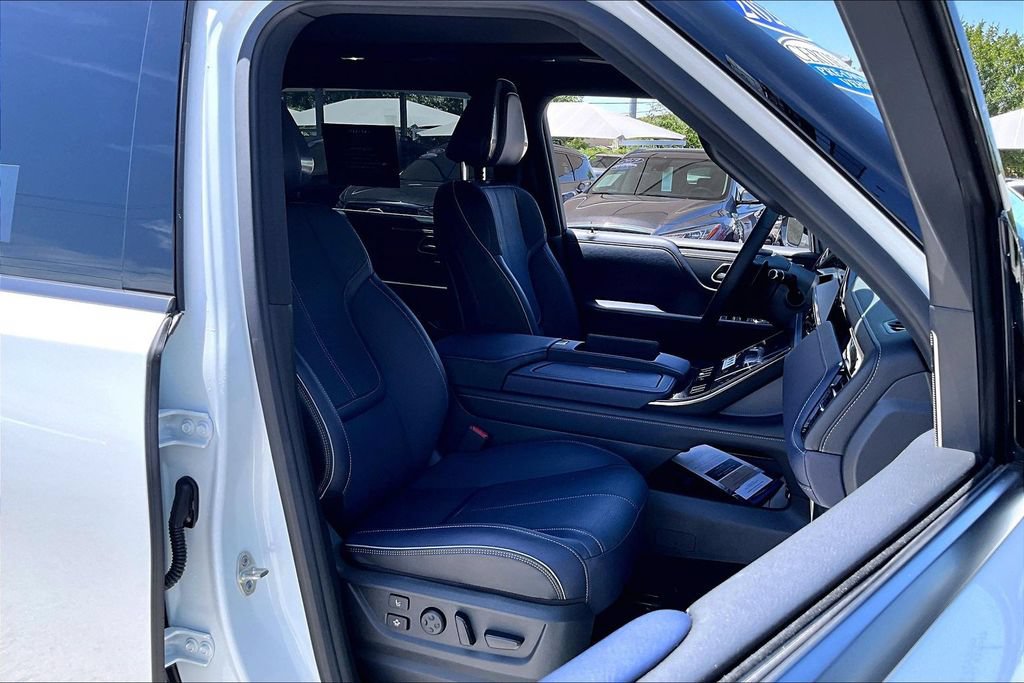 Used 2026 INFINITI QX80 4WD w/ Sport Exterior Package image 9