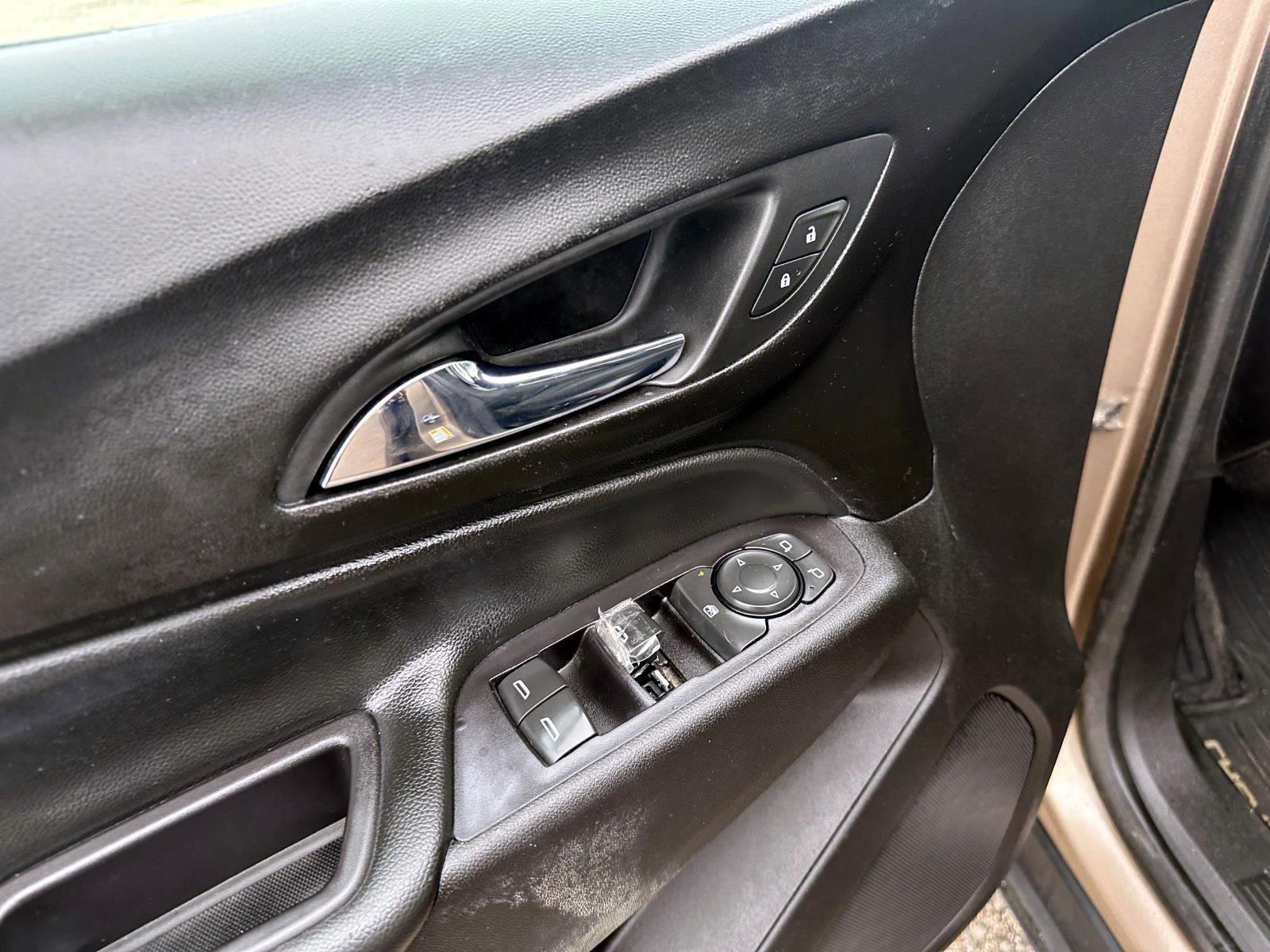 Used 2018 Chevrolet Equinox LT image 15