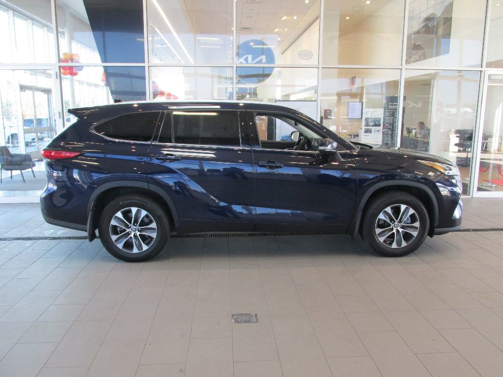 Used 2022 Toyota Highlander XLE image 9