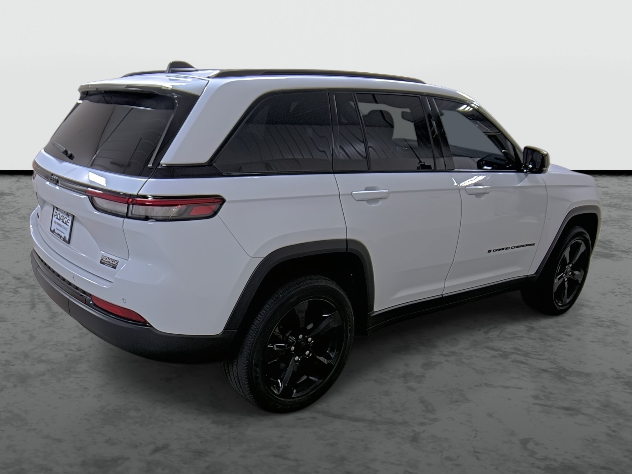 Used 2023 Jeep Grand Cherokee Altitude AWD/4WD image 4
