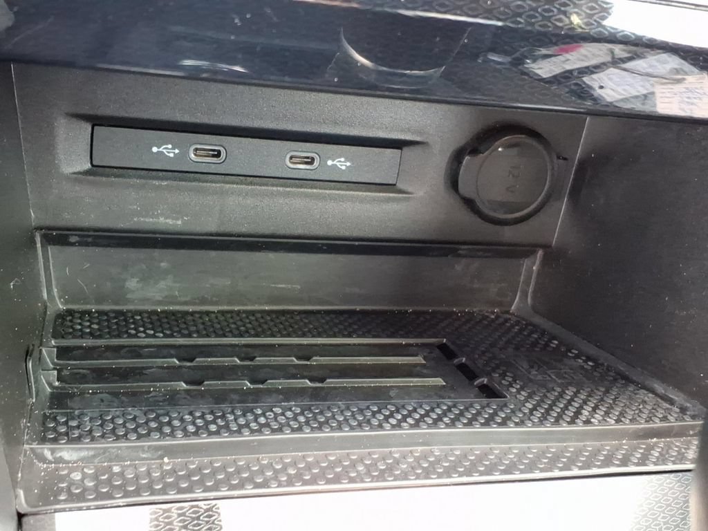 Certified 2025 Volkswagen Taos SE AWD/4WD image 13