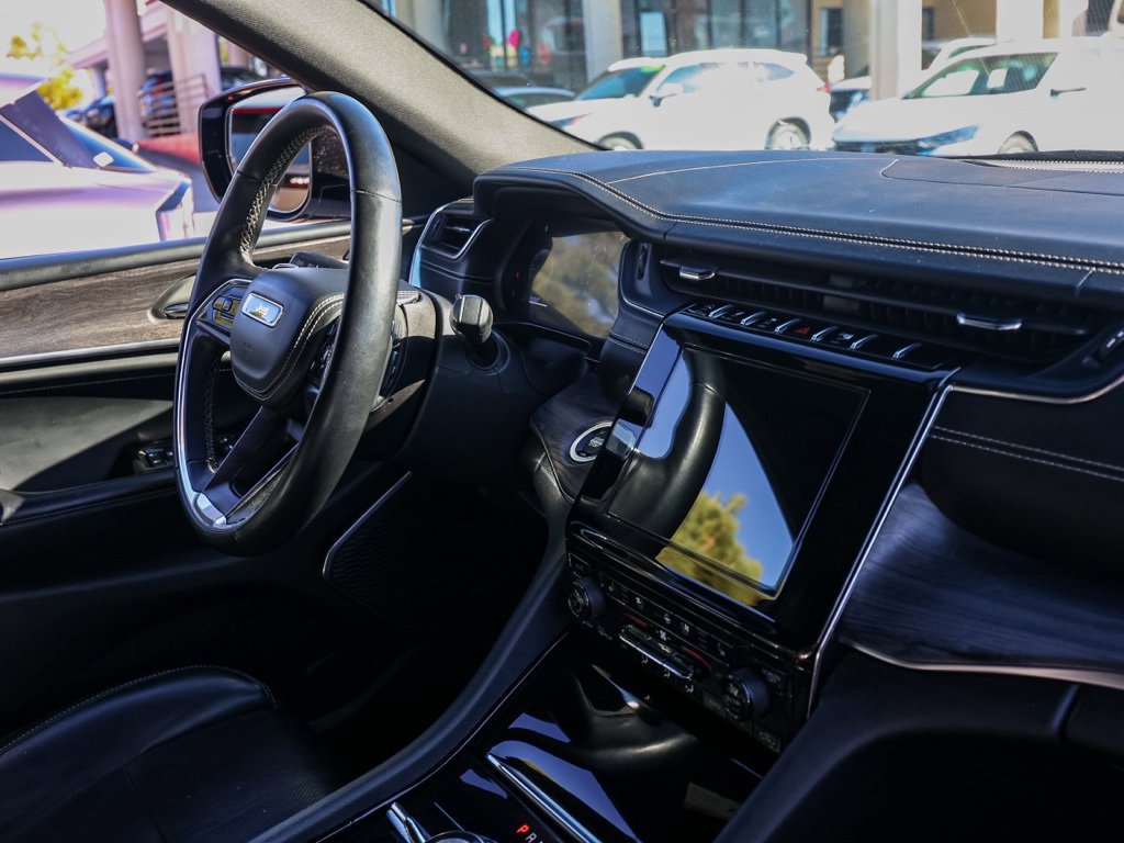 Used 2022 Jeep Grand Cherokee Overland w/ Luxury Tech Group IV image 20