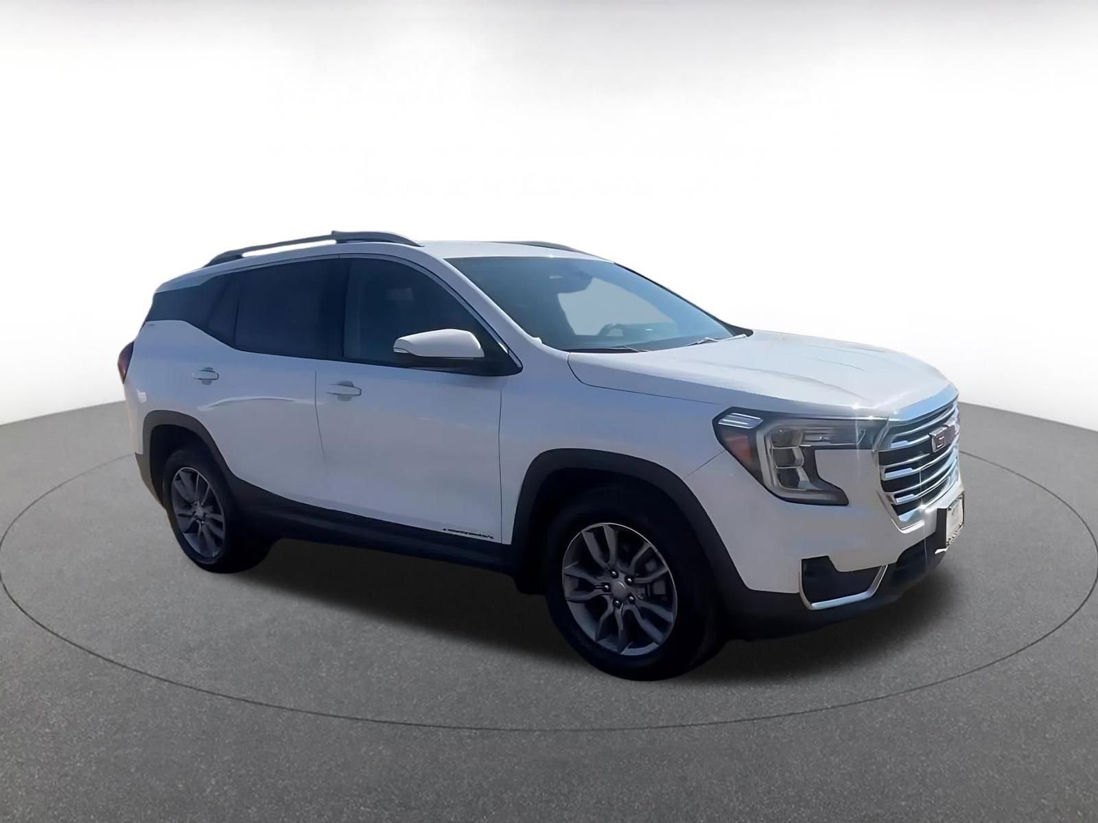 Used 2024 GMC Terrain SLT image 2