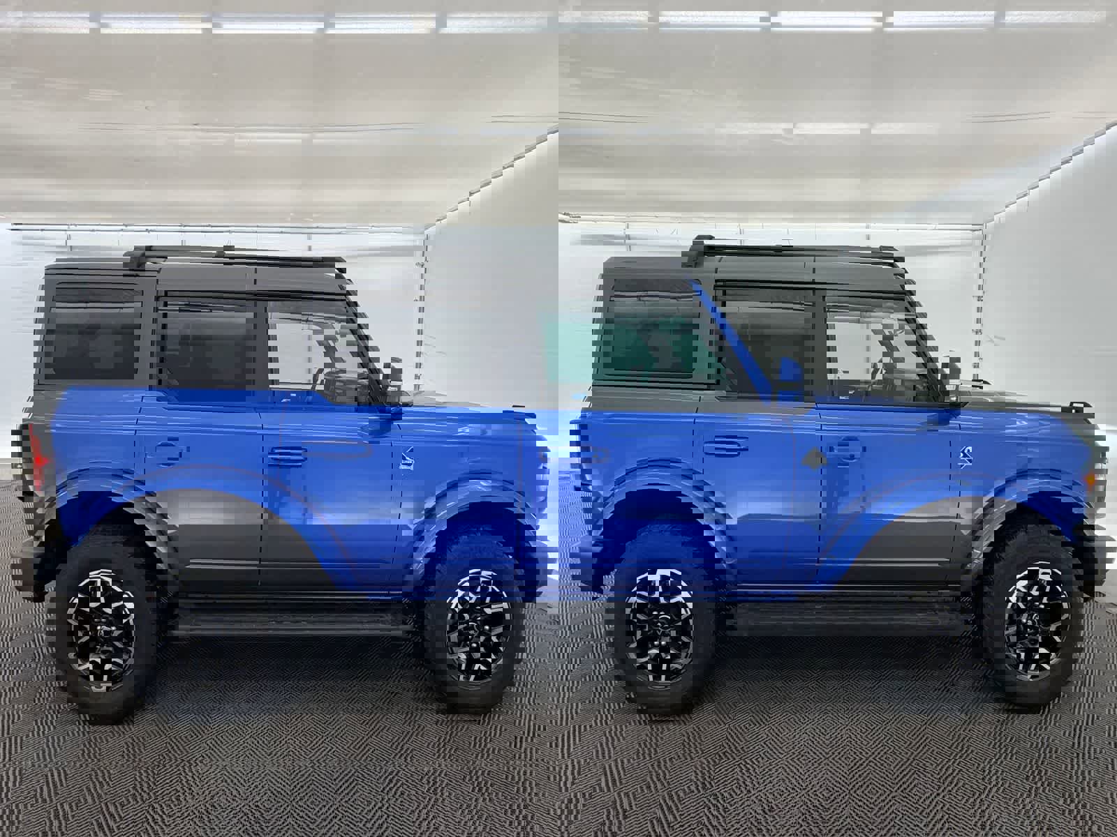 Used 2024 Ford Bronco Outer Banks image 7