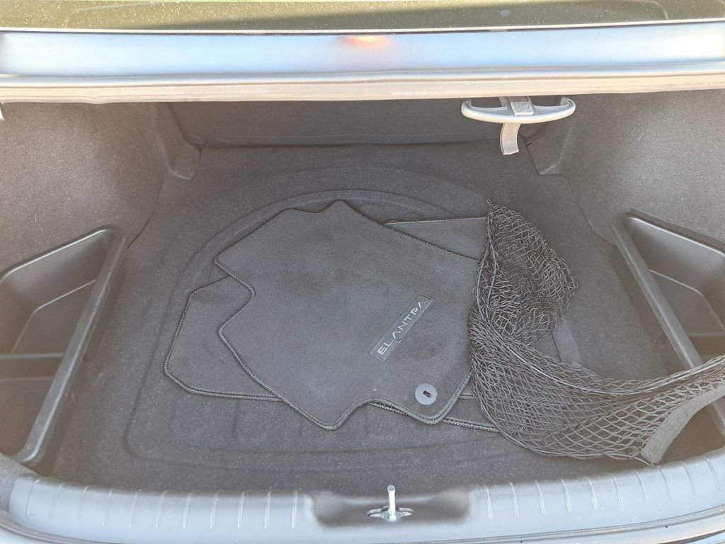 Used 2023 Hyundai Elantra SEL w/ Convenience Package image 6