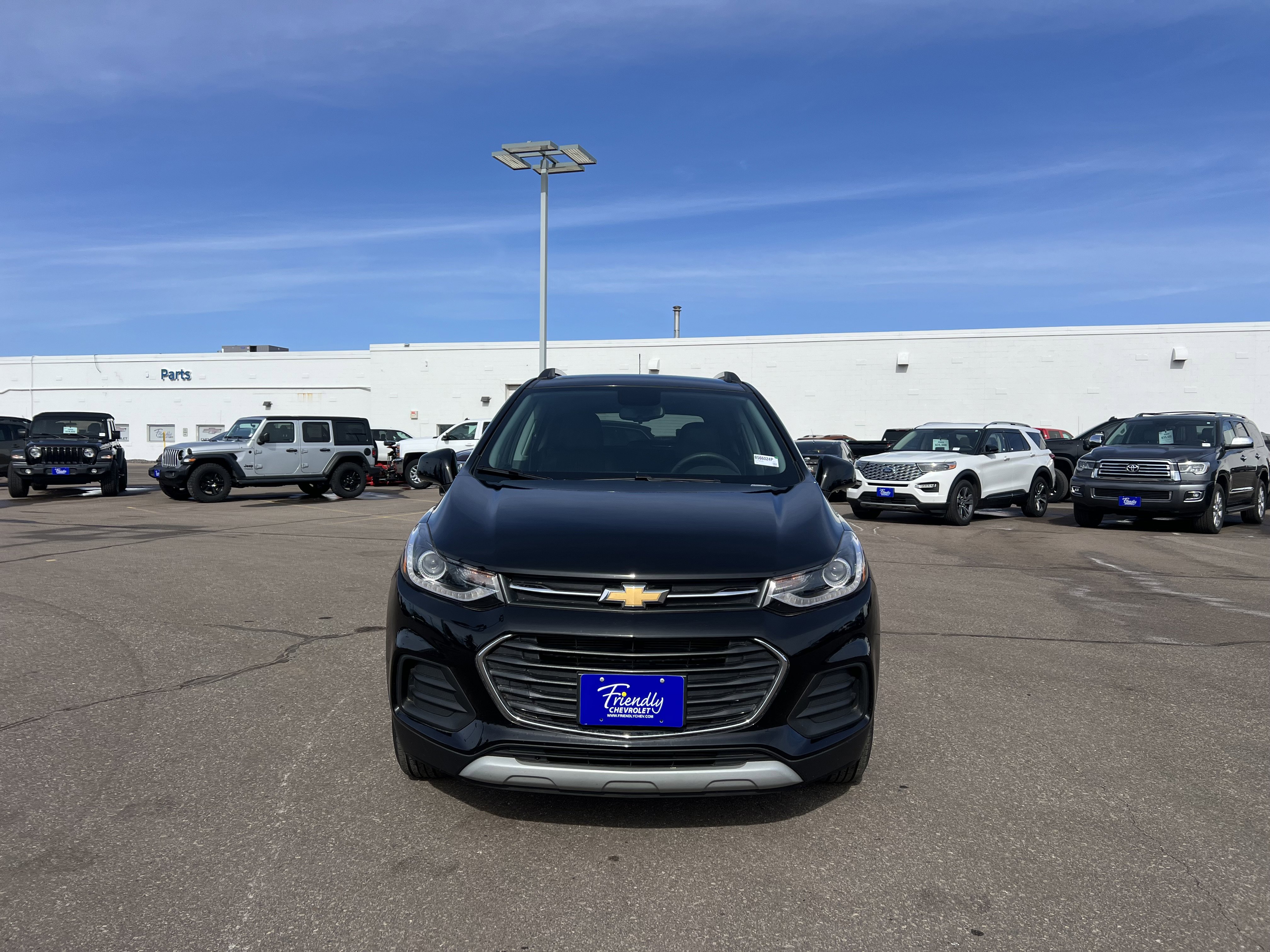 Certified 2022 Chevrolet Trax LT w/ LT Convenience Package image 2