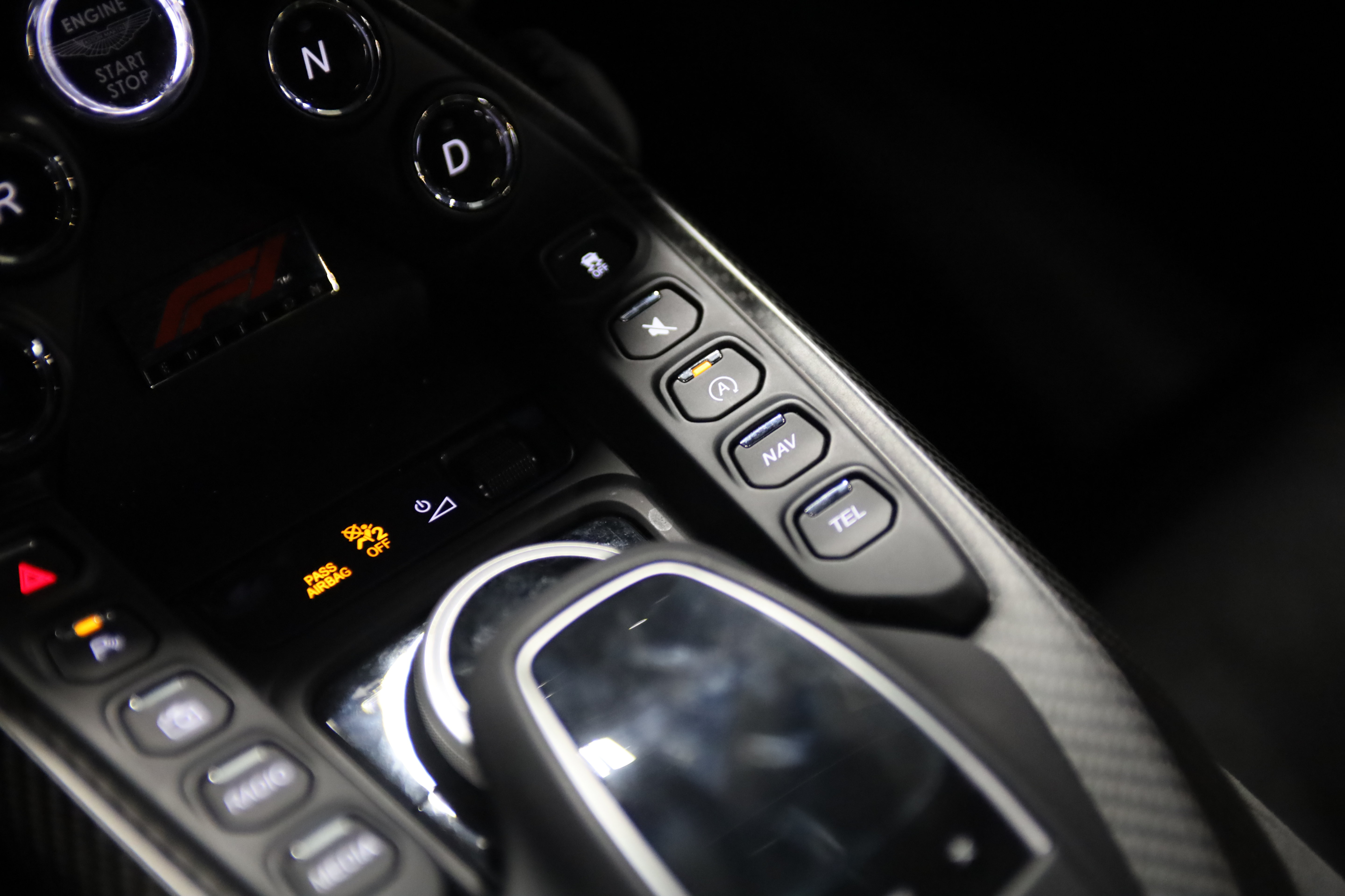 Used 2023 Aston Martin V8 Vantage Coupe RWD image 29