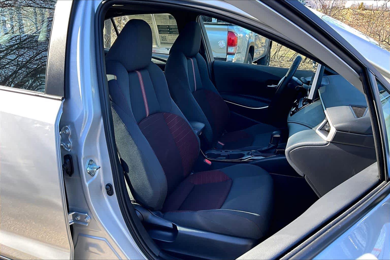 Used 2025 Toyota Corolla SE w/ SE Premium Package FWD image 8