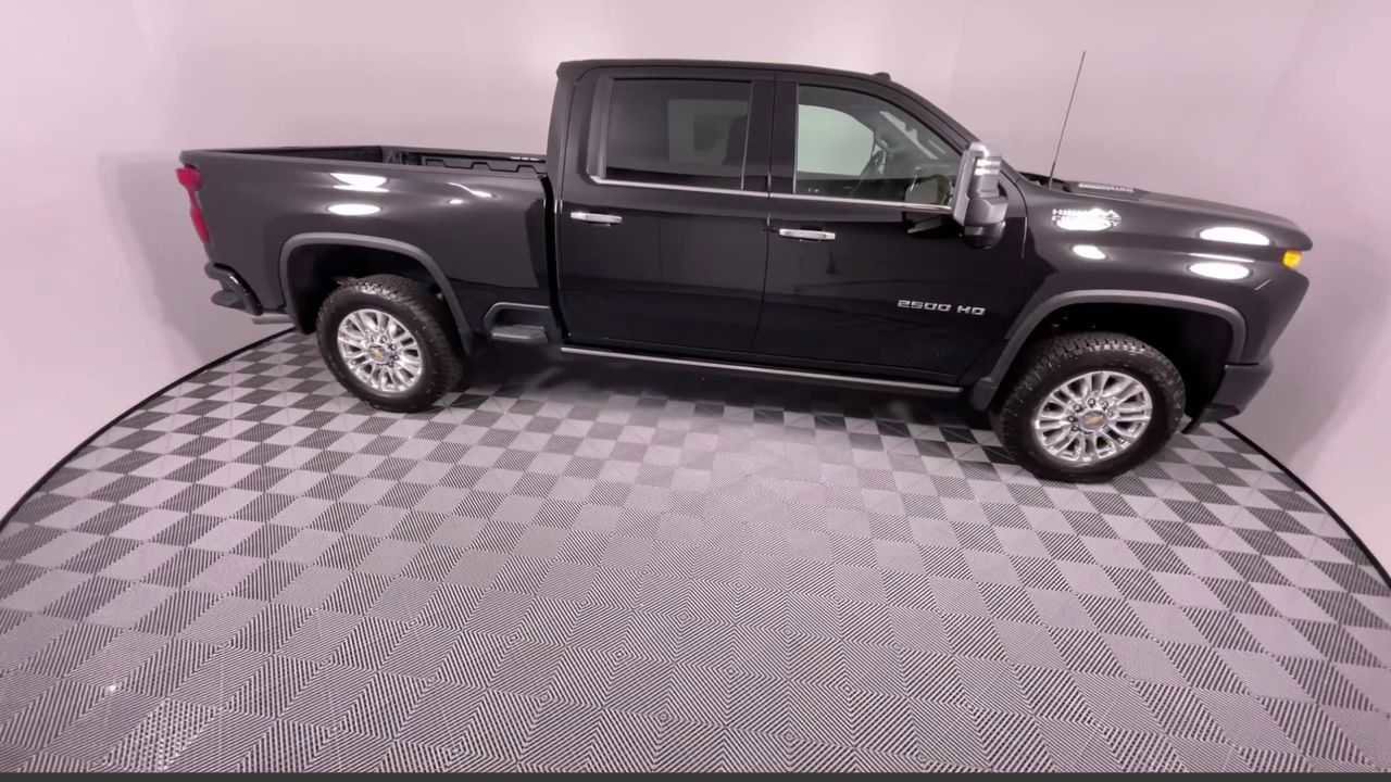 Used 2022 Chevrolet Silverado 2500 High Country w/ Z71 Off-Road Package image 9