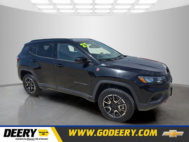 Used 2025 Jeep Compass Trailhawk image 1