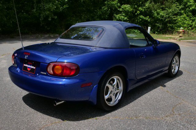 Used 1999 MAZDA MX-5 Miata 10th Anniversary Edition RWD image 9