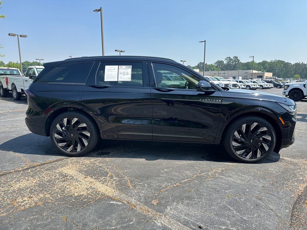 Used 2025 Lincoln Nautilus Reserve w/ Jet Appearance Package AWD/4WD image 4