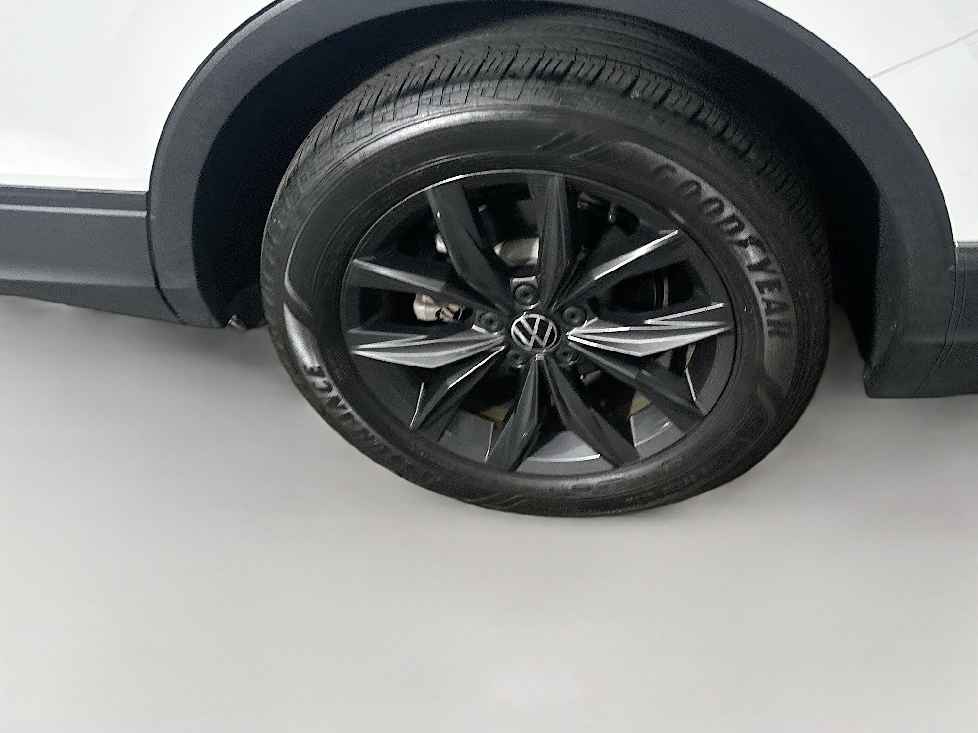 Used 2022 Volkswagen Tiguan SE image 11