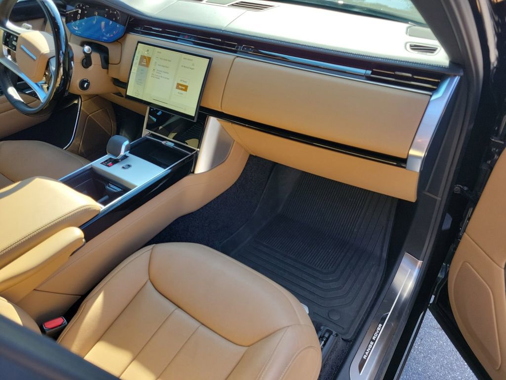 Used 2025 Land Rover Range Rover Long Wheelbase SE image 19