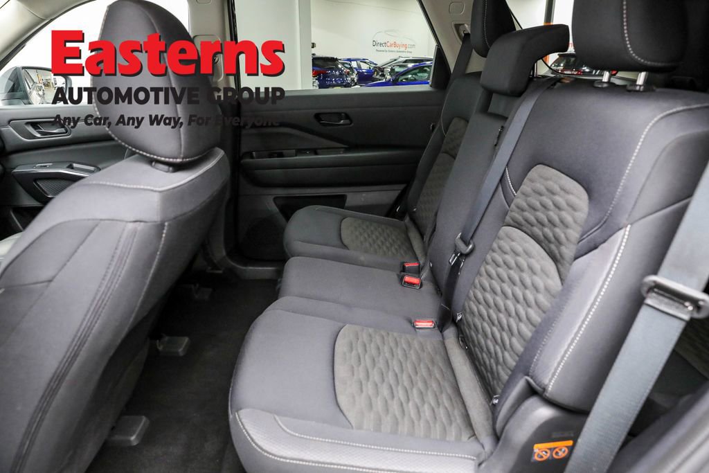 Used 2024 Nissan Pathfinder S image 22