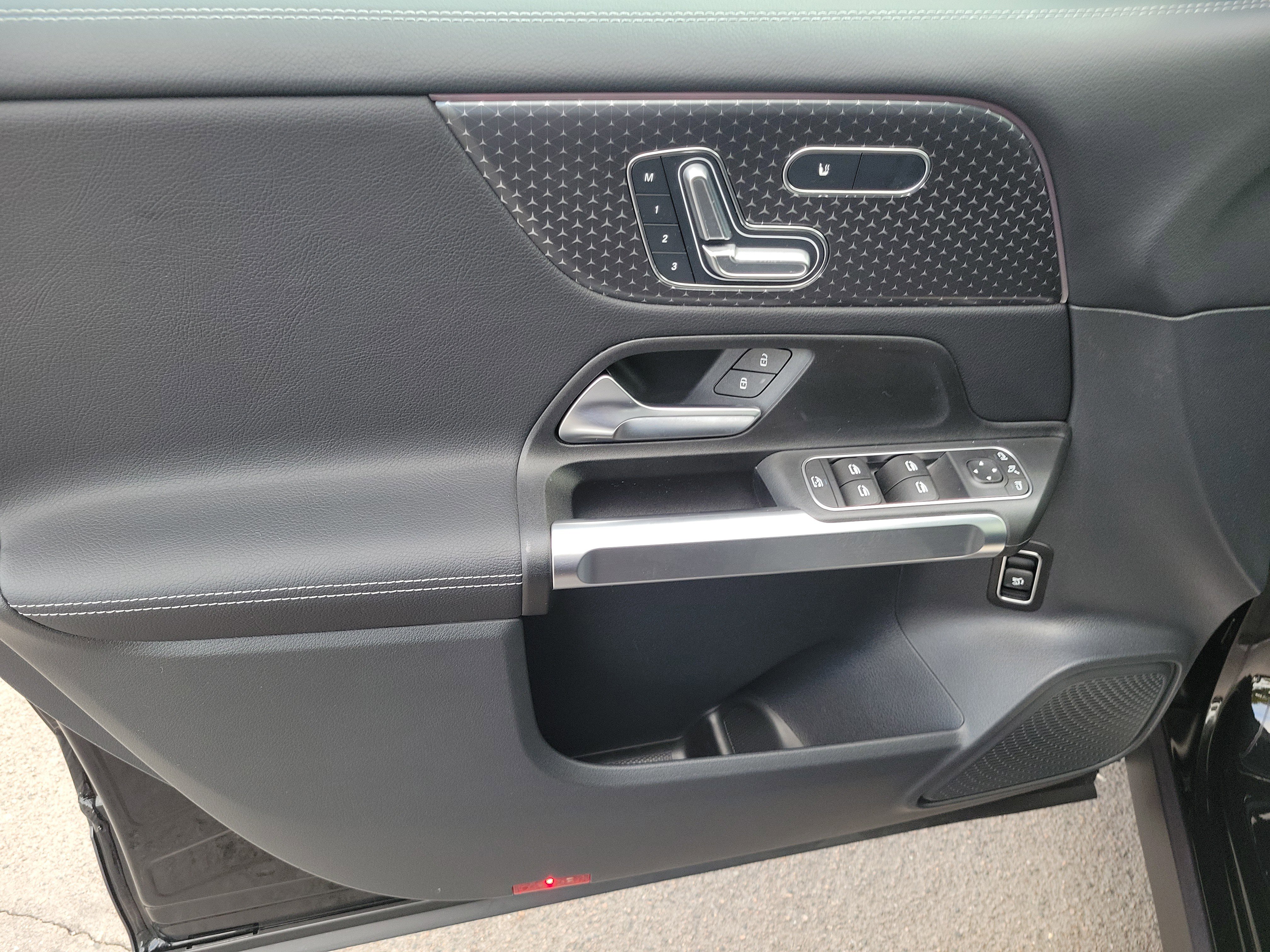 Certified 2025 Mercedes-Benz GLB 250 image 16