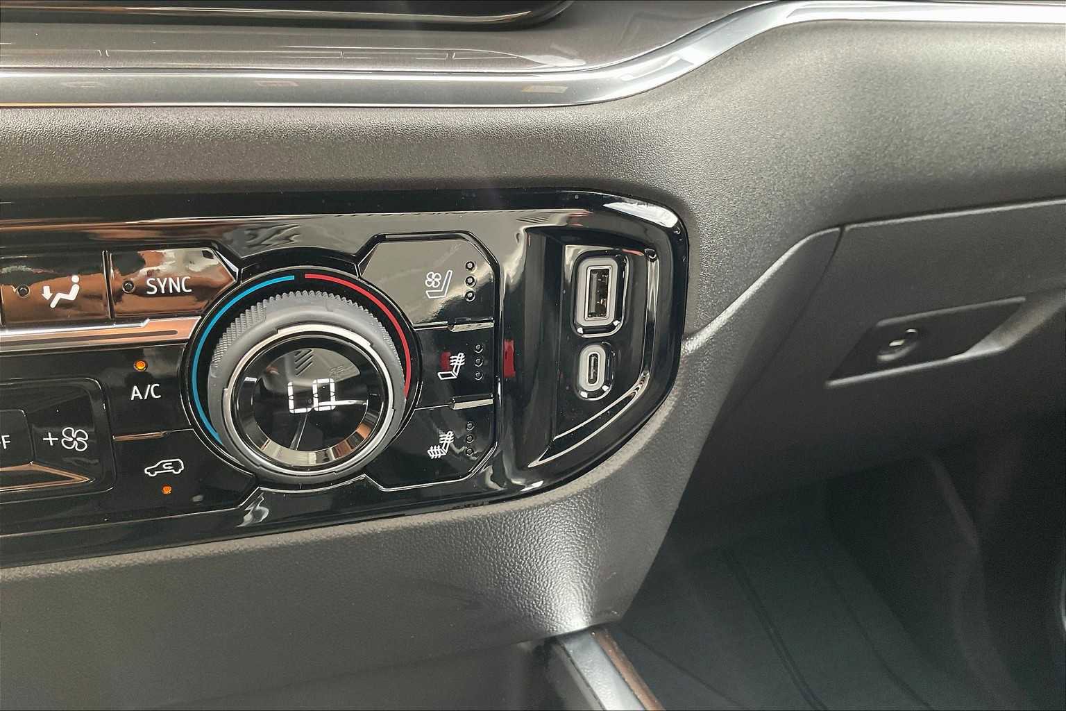 Used 2024 Chevrolet Silverado 1500 High Country w/ High Country Premium Package image 34