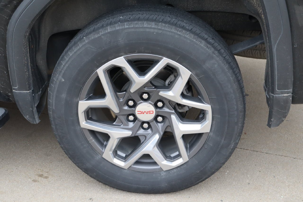 Used 2024 GMC Sierra 1500 SLT AWD/4WD image 29
