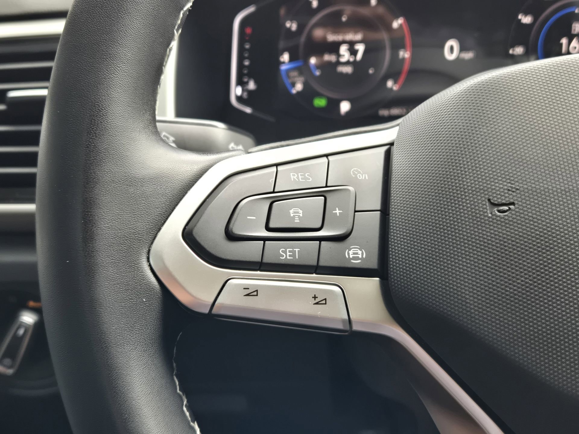 Used 2023 Volkswagen Atlas SE w/ Panoramic Sunroof Package image 25