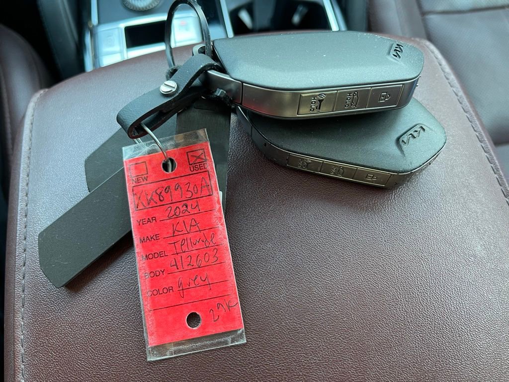 Used 2024 Kia Telluride EX w/ EX Captain's Chair Package image 27