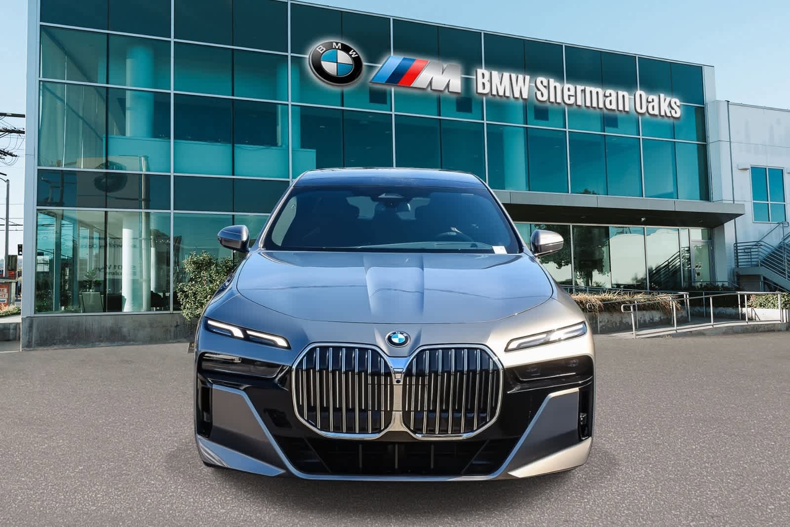 New 2026 BMW 740i w/ Premium Package RWD image 2