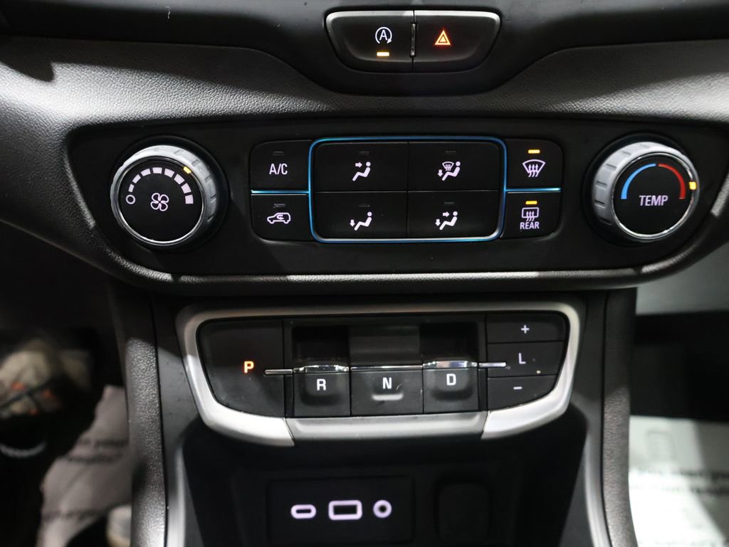 Used 2024 GMC Terrain SLE image 28