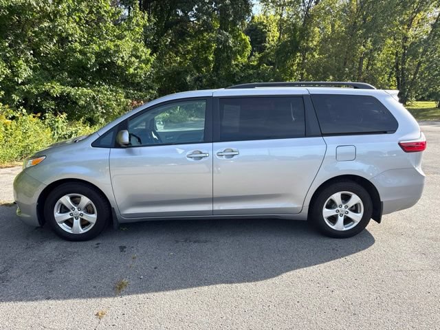 Used 2015 Toyota Sienna LE FWD image 4