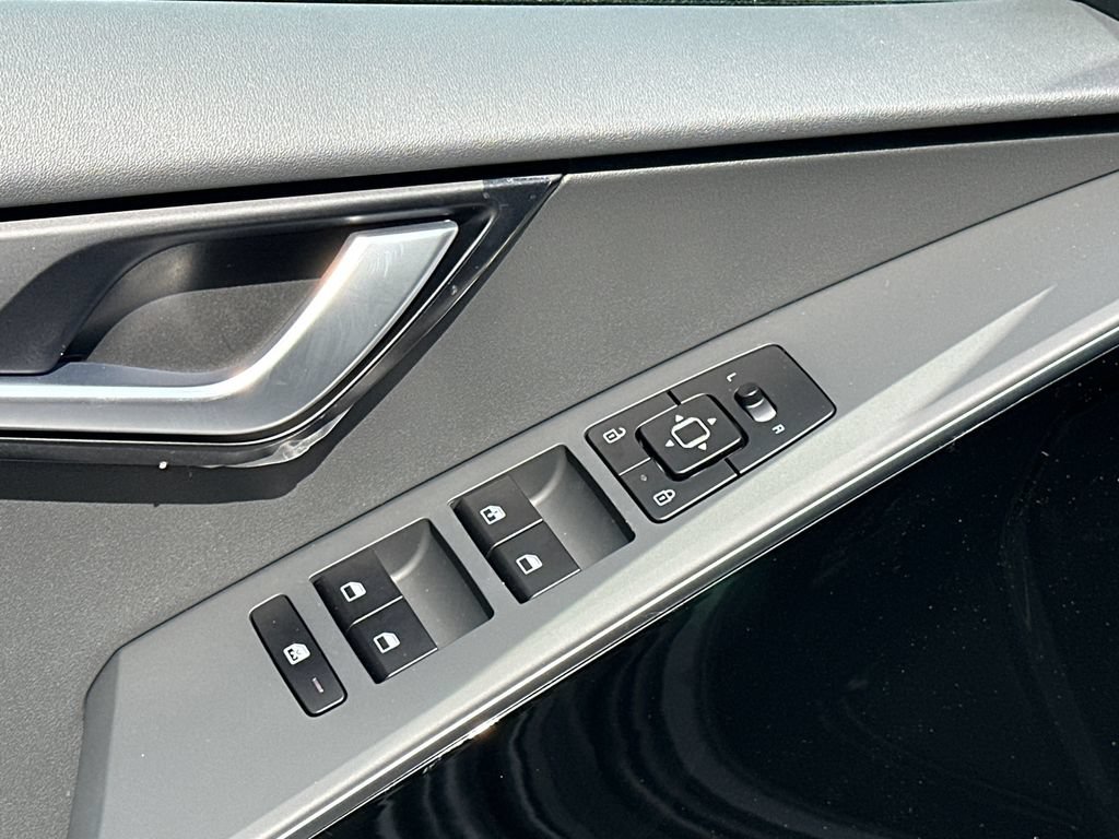 New 2026 Kia Niro EX FWD image 16