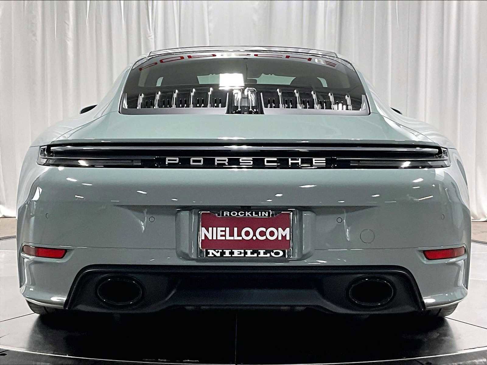 Used 2025 Porsche 911 Carrera image 9