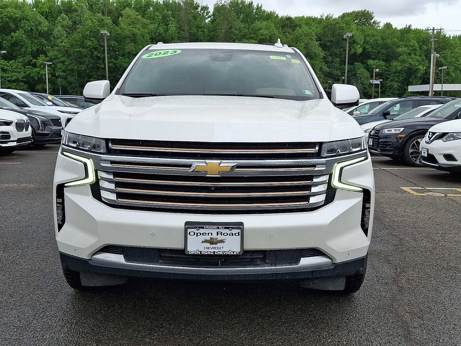 Used 2023 Chevrolet Suburban High Country w/ LPO, Illumination Package AWD/4WD image 2