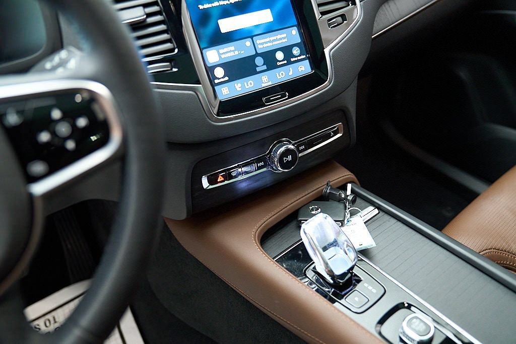 Certified 2024 Volvo XC90 T8 Ultimate AWD/4WD image 15