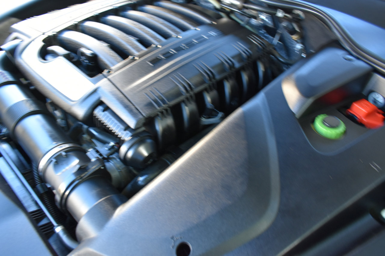 Used 2018 Porsche Cayenne Platinum Edition image 53