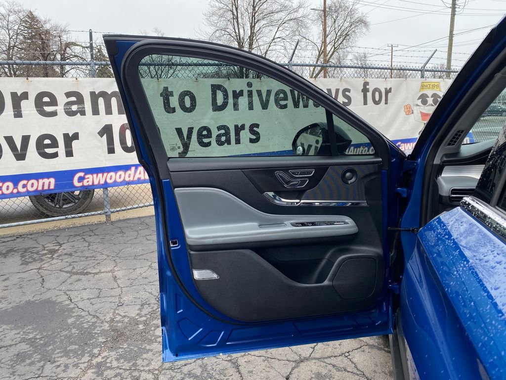 Used 2021 Lincoln Corsair Reserve w/ Equipment Group 201A AWD/4WD image 13