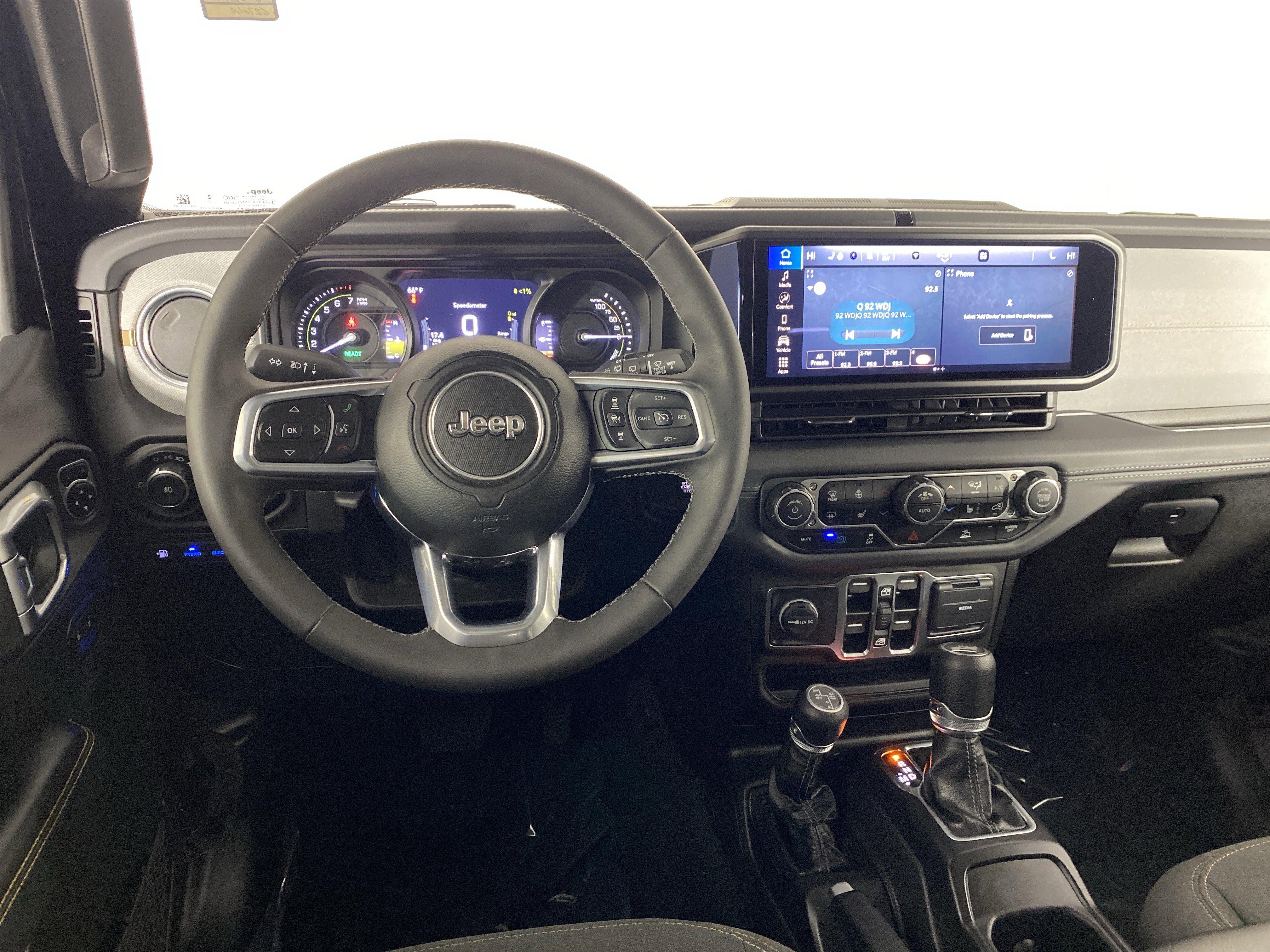 Used 2025 Jeep Wrangler Sahara AWD/4WD image 19