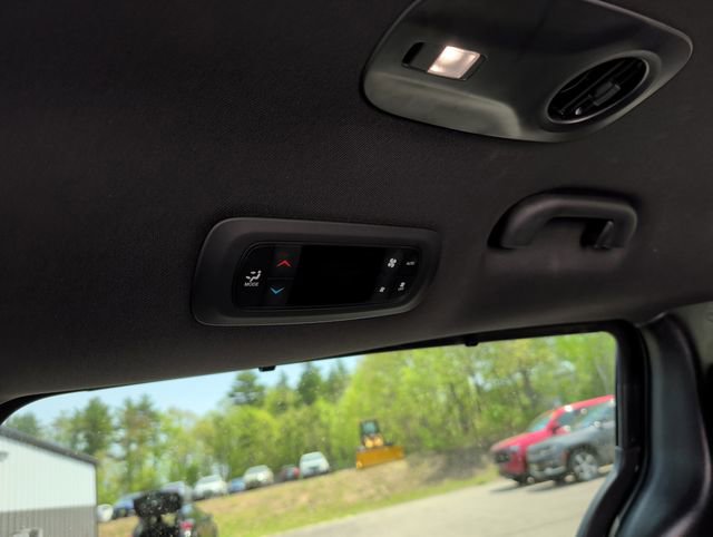 Used 2025 Chrysler Pacifica Select FWD image 29