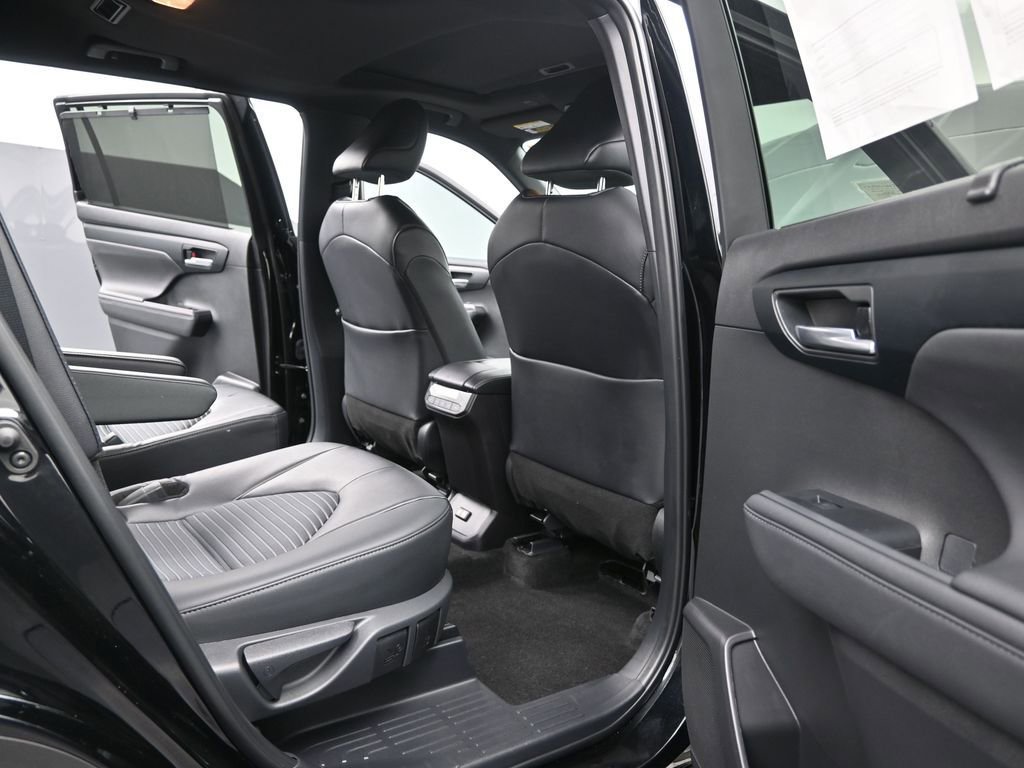 Used 2024 Toyota Highlander XSE image 18