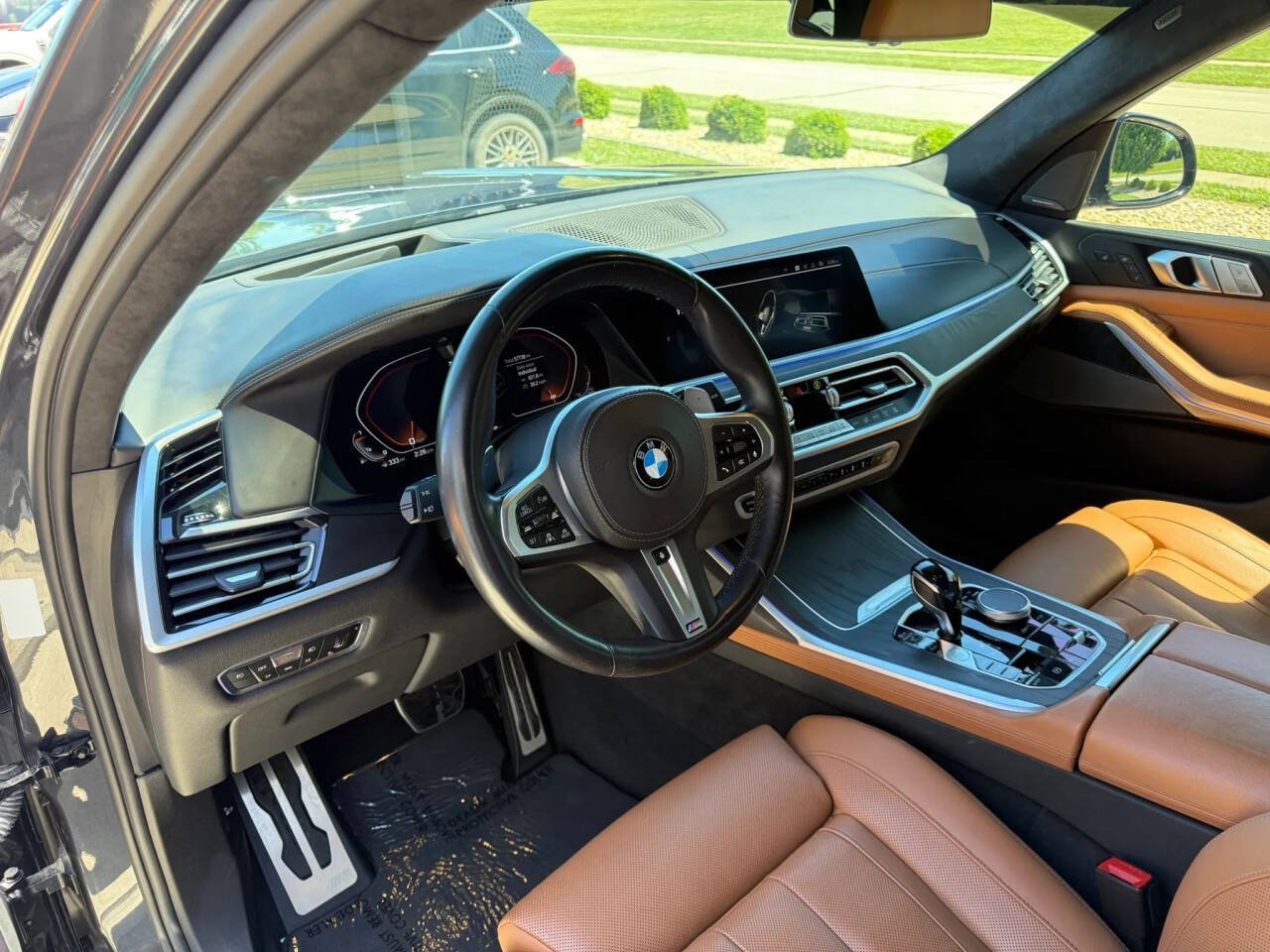 Used 2021 BMW X7 M50i w/ Dynamic Handling Package AWD/4WD image 11